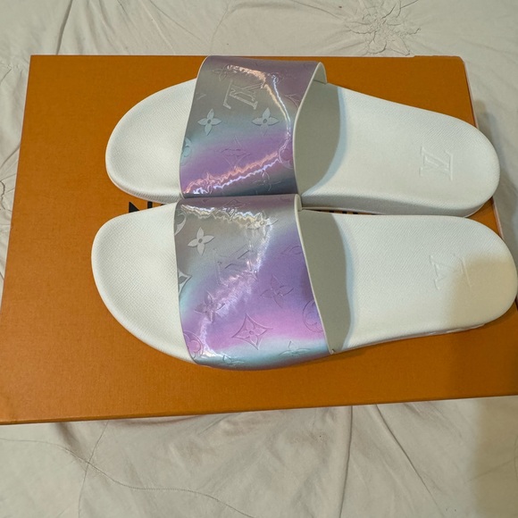Louis Vuitton Waterfront Line Mule Prism
Slide Sandals Size 9 Brand New - Picture 2 of 8